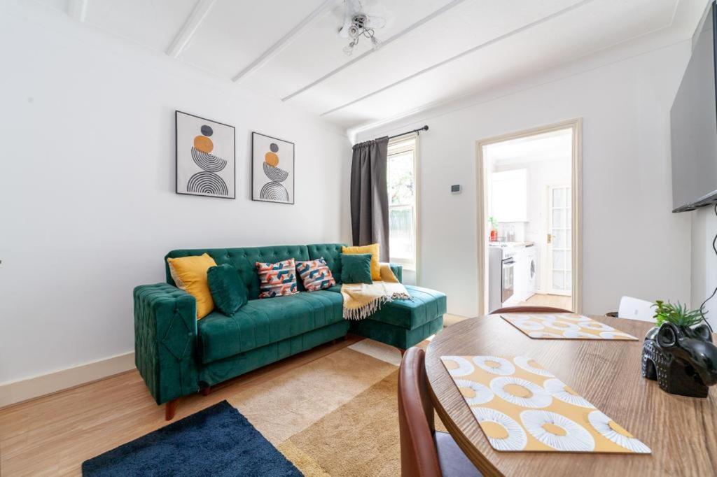 One Bedroom Flat In The Heart Of Brixton Лондон Екстериор снимка