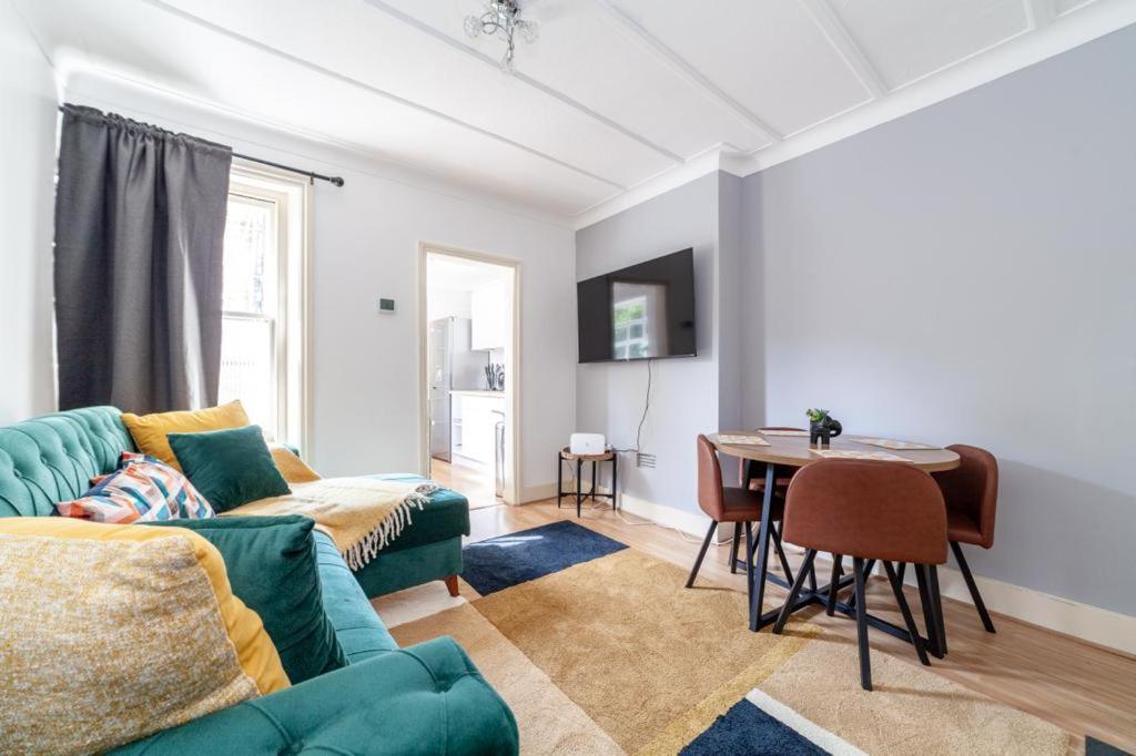 One Bedroom Flat In The Heart Of Brixton Лондон Екстериор снимка
