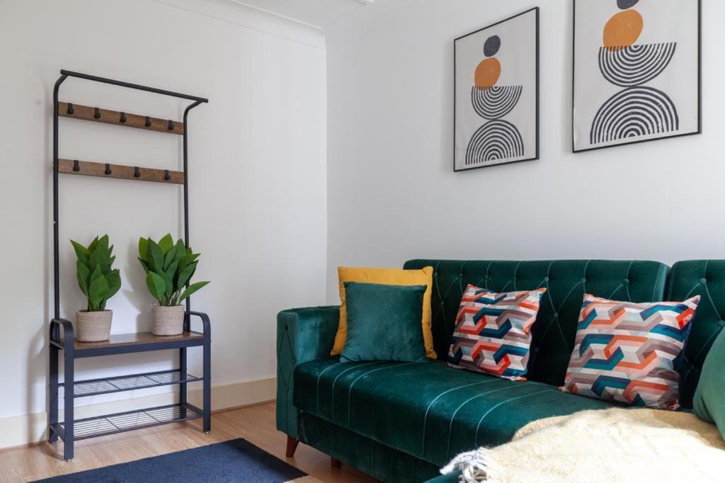 One Bedroom Flat In The Heart Of Brixton Лондон Екстериор снимка